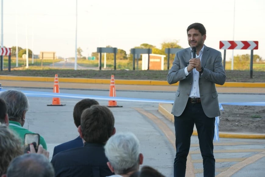 Pullaro inauguró la rotonda en el cruce de las rutas provinciales Nº 70 y 68-S en Humboldt