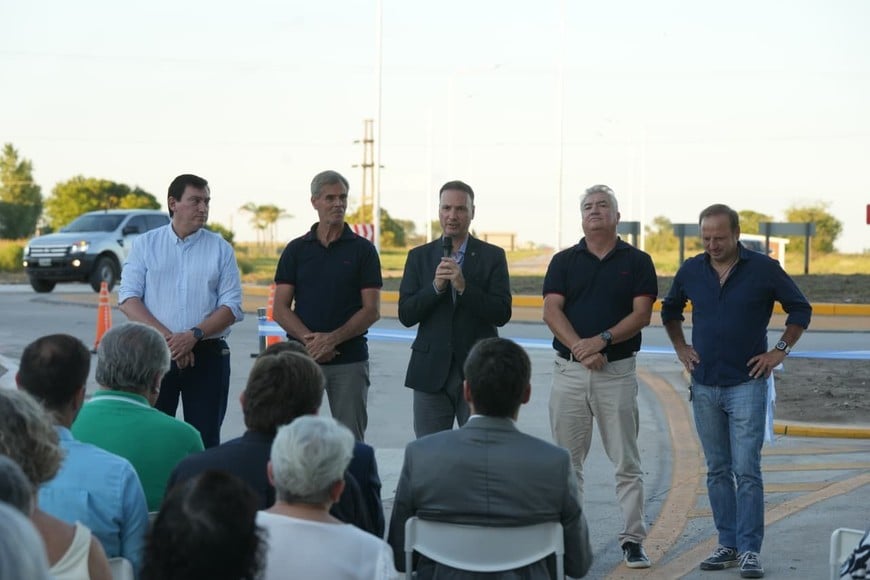 Pullaro inauguró la rotonda en el cruce de las rutas provinciales Nº 70 y 68-S en Humboldt
