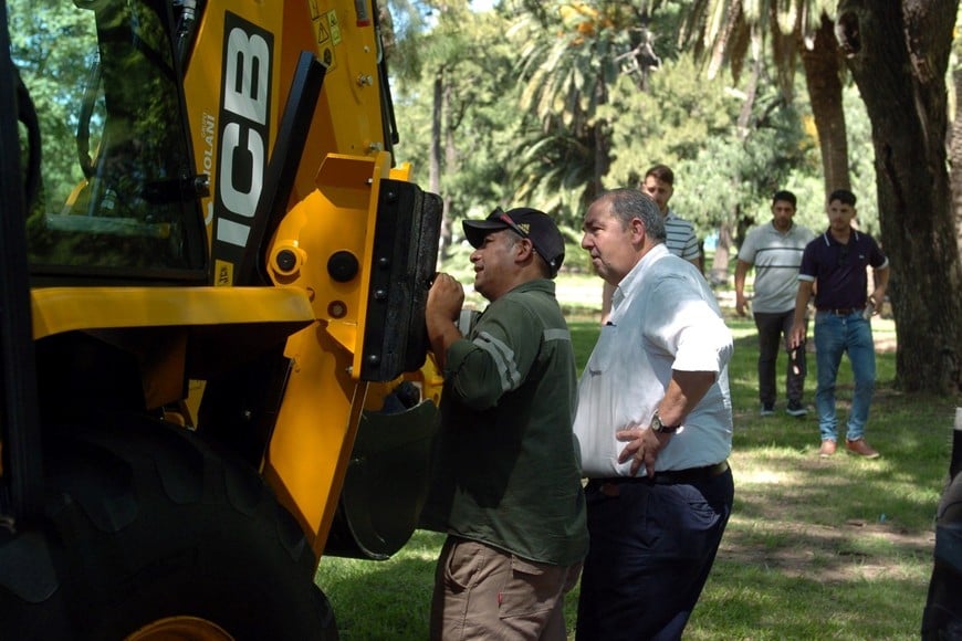 Poletti encabezó el acto de entrega de nuevas maquinarias en el Parque Garay.