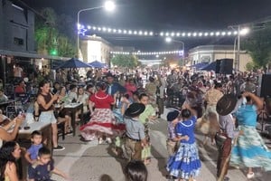 La peatonal fue una fiesta: masiva respuesta del público y comercios colmados