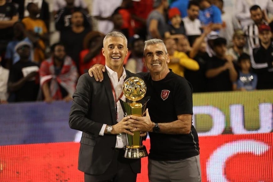 Uno de los tantos logros conseguidos por Hernán Crespo, junto a su entrenador de arqueros, un santafesino exitoso como Nepote.