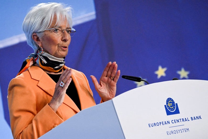 FILE PHOTO: European Central Bank (ECB) President Christine Lagarde speaks to the media following the Governing Council's monthly monetary policy meeting in Frankfurt, Germany, March 6, 2025. REUTERS/Jana Rodenbusch/File Photo