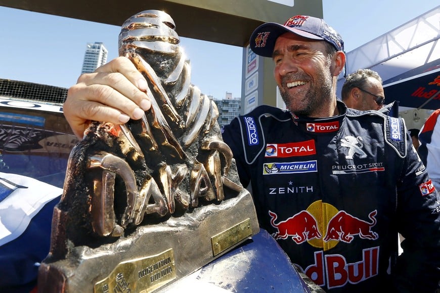 FILE PHOTO: Peugeot driver Stephane Peterhansel celebrates with the trophy after he won the Dakar Rally 2016 in Rosario, Argentina, January 16, 2016. REUTERS/Enrique Marcarian/File Photo