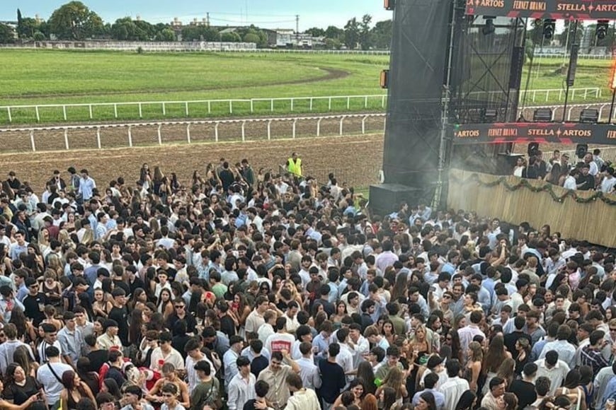 La lluvia dio tregua y permitió que la fiesta se desarrollara hasta el amanecer.