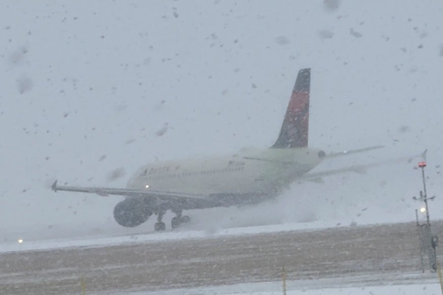 A Delta Air Lines plane takes off during a winter storm at Greater Rochester International Airport in Rochester, New York, U.S., December 26, 2025, in this screengrab obtained from a social media video. Joseph Frascati/via REUTERS  THIS IMAGE HAS BEEN SUPPLIED BY A THIRD PARTY. MANDATORY CREDIT. NO RESALES. NO ARCHIVES.

VERIFICATION:
Reuters was able to verify the location from runway, buildings, and utility tower which matched file and satellite images. Reuters was able to verify the date of the footage from original file metadata.