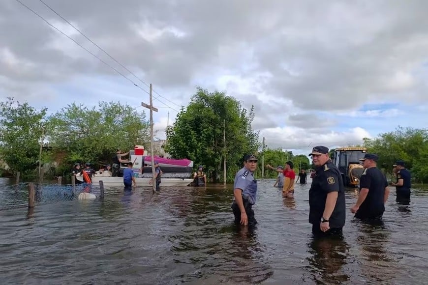 La paralización de una obra clave de dragado complica aún más la salida del agua.