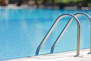 Una niña de 4 años murió tras un trágico episodio ocurrido en la pileta del Círculo Universitario de Quilmes