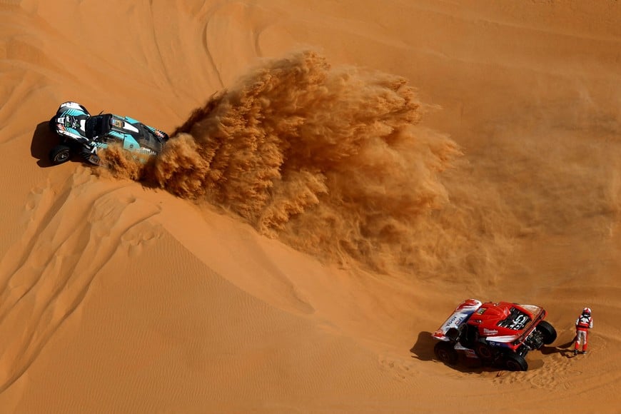 Rallying - Dakar Rally - Stage 11 - Shubaytah to Shubaytah - Saudi Arabia - January 16, 2025
MD Rallye Sport's Ludovic Gherardi and Francois Borsotto in action with MD Rallye Sport's Simon Vitse and Max Delfino REUTERS/Hamad I Mohammed     TPX IMAGES OF THE DAY
