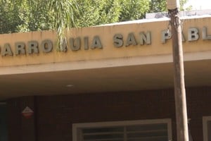 La parroquia se encuentra en Castelli al 600 de la ciudad de Santa Fe.