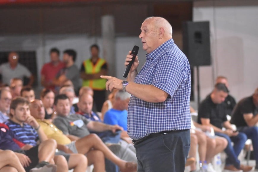 El presidente Spahn tomó la palabra ante los socios.