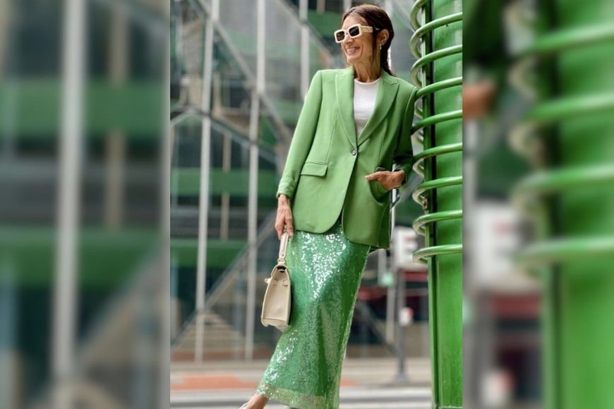 La falda de lentejuelas se adapta a distintos estilos para fin de año.