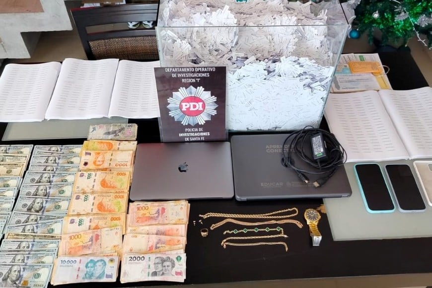 Parte de los elementos secuestrados durante el operativo. Foto: El Litoral