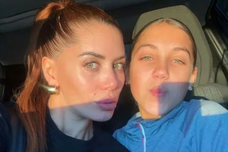 La menor conducía una camioneta en un camino rural mientras su madre filmaba.