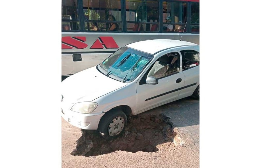 El auto quedó atascado. Gentileza @mariogaloppo