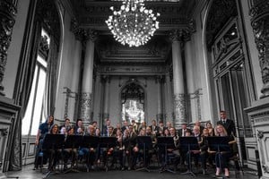 El proyecto estuvo bajo la dirección y los arreglos de vientos del maestro Julián Ovando Salemi