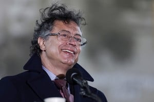 Gustavo Petro anunció la suba del salario durante un acto oficial en Bogotá. Foto: Reuters