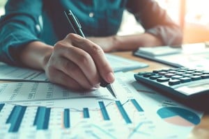 La política económica argentina carece desde hace tiempo de un verdadero plan de austeridad, mientras los ciudadanos enfrentan una carga impositiva creciente y préstamos externos.