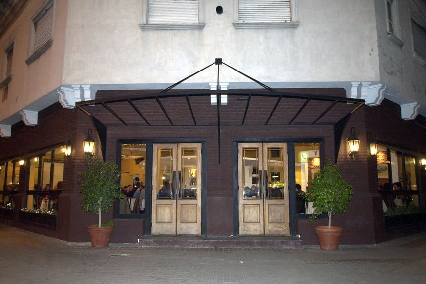 Fachada del bar Baviera durante los años 90