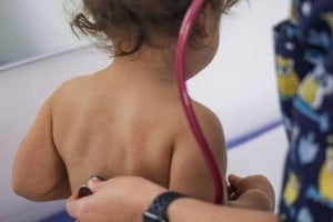 El último informe epidemiológico provincial refleja una disminución sostenida de los casos confirmados