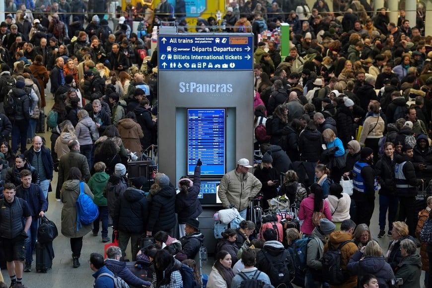 A person points to a departure board, after a Eurostar spokesperson said they were suspending its cross-Channel train services to and from London until further notice following a power supply problem in the Channel Tunnel that links Britain and France, at St. Pancras International station in London, Britain, December 30, 2025. REUTERS/Maja Smiejkowska