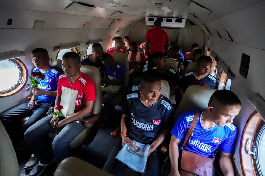Cambodian soldiers repatriated from Thailand after being captured in July, on board a military helicopter heading to Phnom Penh following their release under the terms of a ceasefire agreement signed on December 27, 2025, at Battambang airport, Battambang province, Cambodia, December 31, 2025. REUTERS/Soveit Yarn