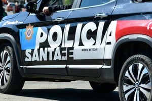 El hombre fue hallado por una mujer que se identificó como su esposa.