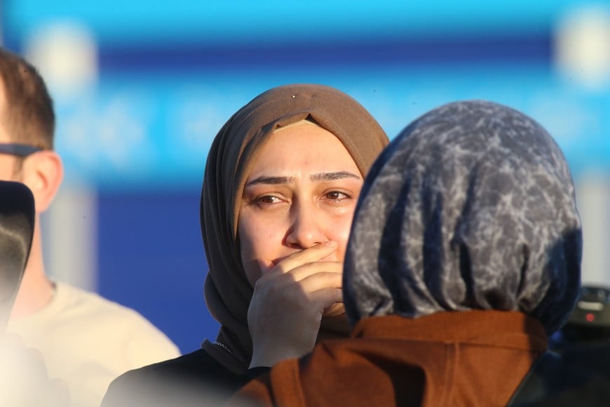 (241023) -- ANKARA, 23 octubre, 2024 (Xinhua) -- Personas son vistas cerca del sitio de un ataque terrorista en la planta de producción de la empresa Turkish Aerospace Industries Inc. (TUSAS), en Ankara, Turquía, el 23 de octubre de 2024. Cuatro personas perdieron la vida y 14 resultaron heridas el miércoles en un ataque terrorista en la planta de producción de TUSAS en Ankara, señaló el ministro del Interior turco, Ali Yerlikaya. (Xinhua/Mustafa Kaya) (ah) (ra) (vf)