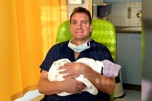 Lando nació en Suiza el 31 de diciembre, hijo de Maxi López y Daniela Christiansson.