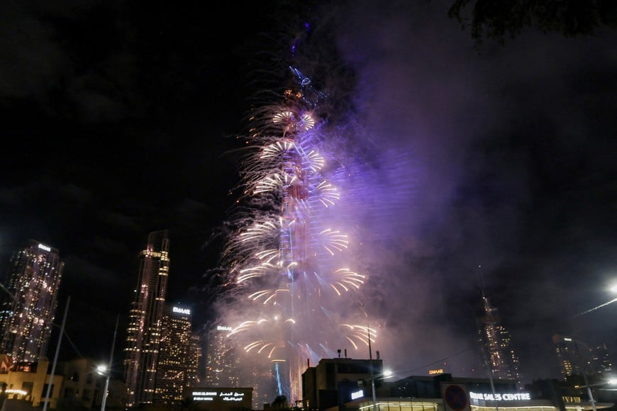 The Burj Khalifa illuminates with fireworks during New Year's celebrations in Dubai, United Arab Emirates January 1, 2026. REUTERS/Amr Alfiky