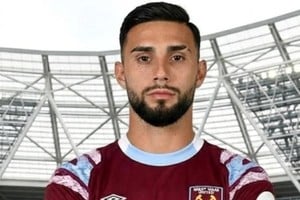 Tras un 2025 con poco rodaje, Castellanos da el salto a Inglaterra.