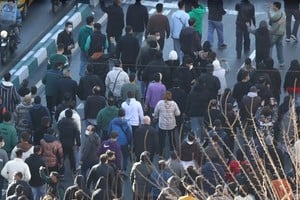 Protestas en Irán por la crisis económica dejan al menos tres muertos