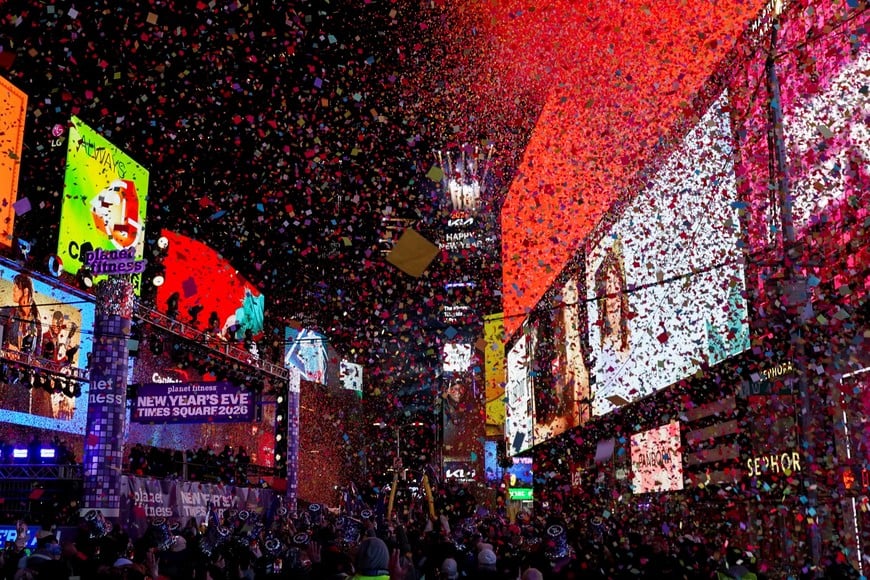 Confetti drops and fireworks explode at Times Square, during New Year's celebrations in New York City, U.S., January 1, 2026. REUTERS/Bing Guan?