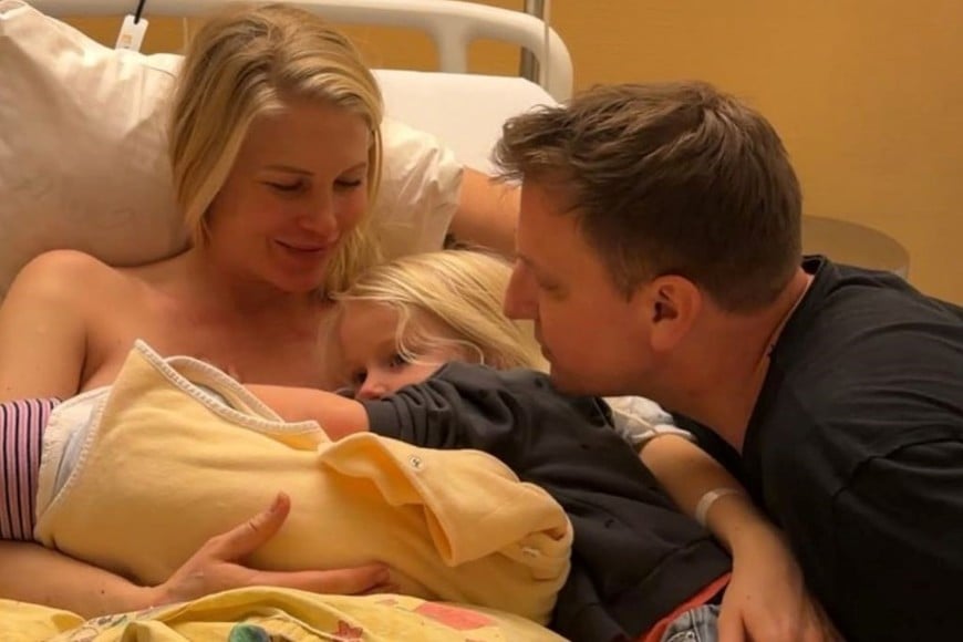 Maxi López  celebró el nacimiento de su hijo Lando en sus redes.