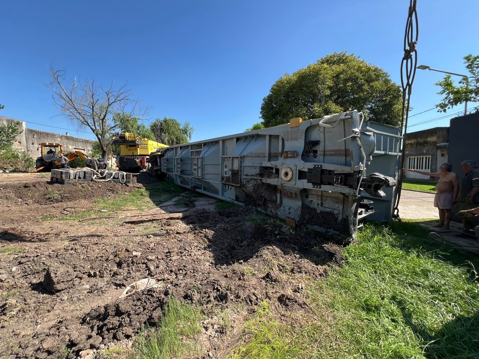 A 13 días del descarrilamiento en barrio Sargento Cabral, arrancó la remoción de los vagones del Belgrano Cargas. Foto: El Litoral