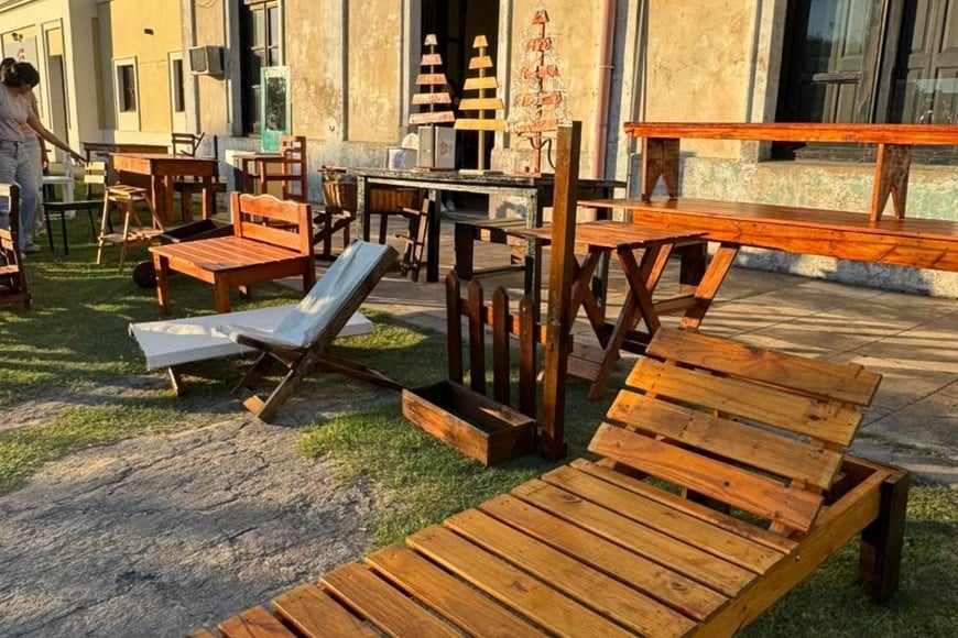 San Javier apuesta a la formación laboral con la entrega de certificados en carpintería