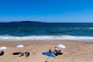 La intendencia de Maldonado reportó que el color del mar volvía a parámetros normales.