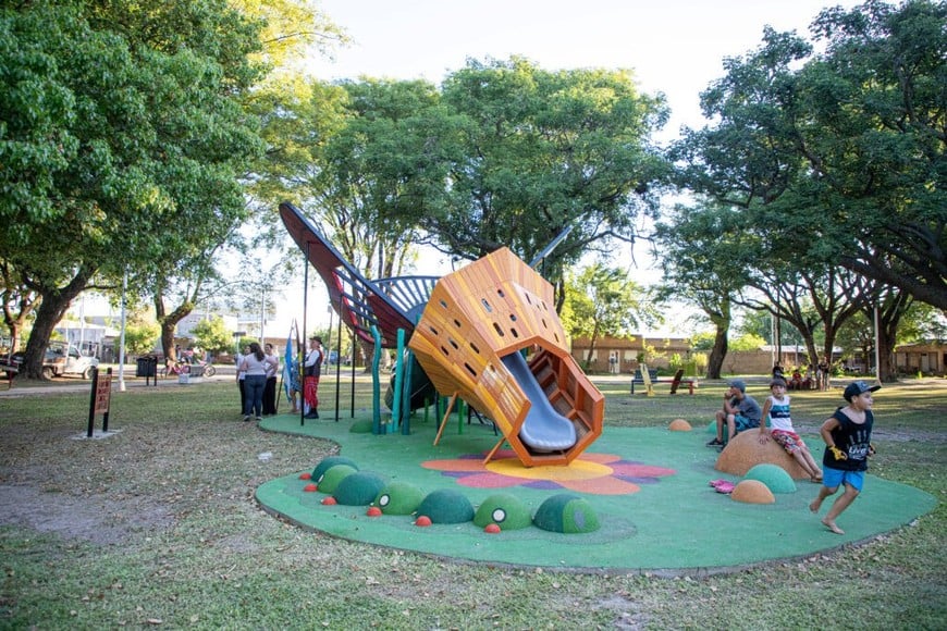 La intervención permitió renovar de manera integral este espacio público, incorporando infraestructura moderna, nuevos servicios y propuestas recreativas