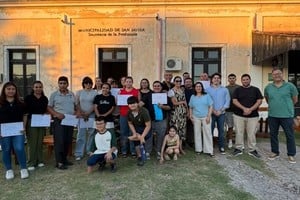 San Javier apuesta a la formación laboral con la entrega de certificados en carpintería