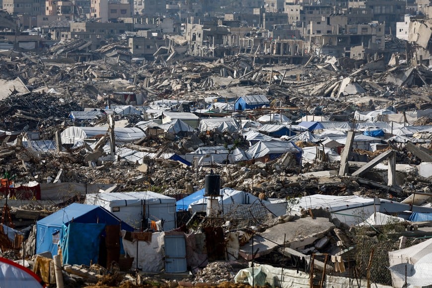 A view of tents sheltering displaced Palestinians near the rubble of residential buildings destroyed during the war, on the New Year's Eve in Jabalia, northern Gaza Strip, December 31, 2025. REUTERS/Mahmoud Issa