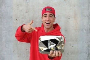 Alejo Igoa comenzó su camino en YouTube hace más de una década, con videos de humor, retos y contenido familiar. 