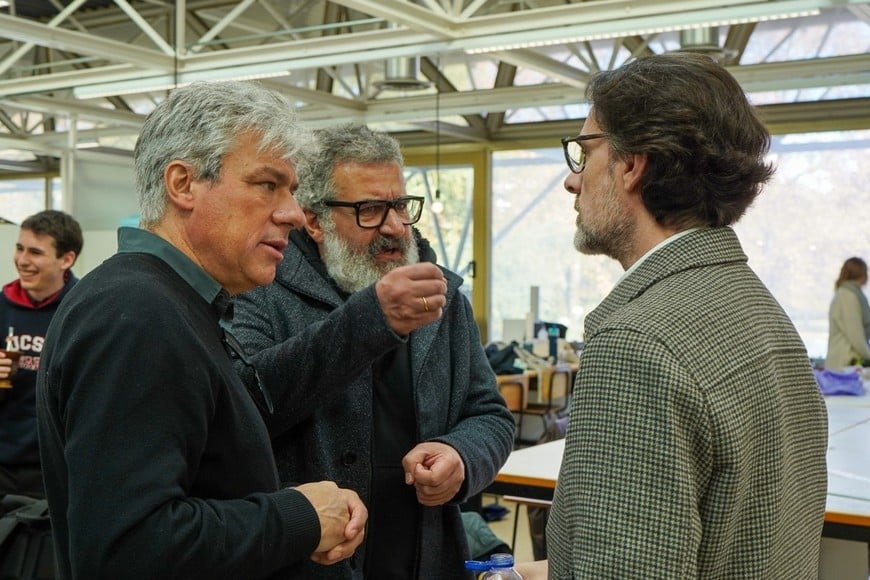Gabriel Biagioni (UCSF), Fredy Massad (Director Foro América-UNAV) y Miguel Angel Díaz Camacho (docente UNAV).