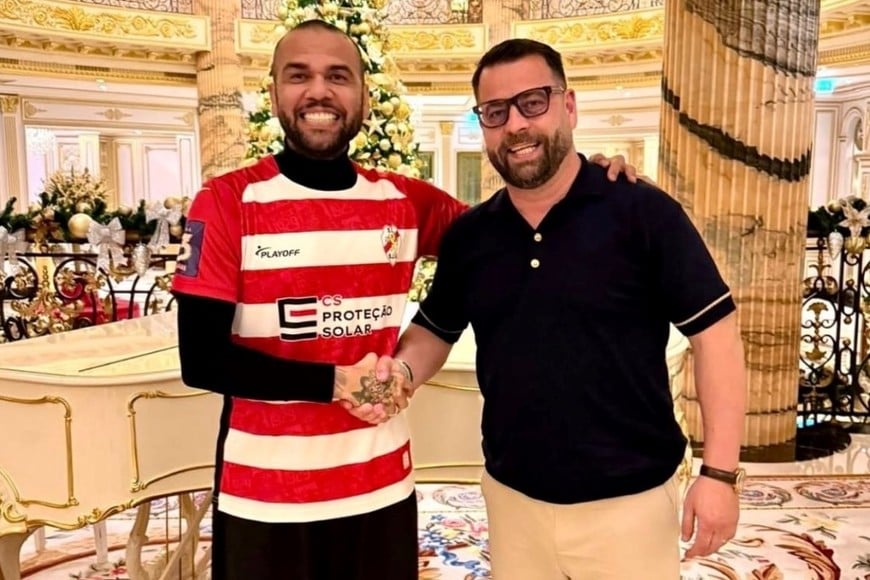 Dani Alves compró parte del Sporting Clube de San José de Ver