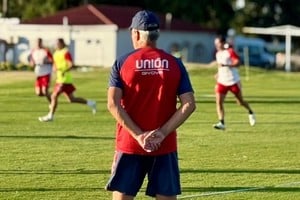 Madelón sigue de cerca el primer entrenamiento en Casa Unión.