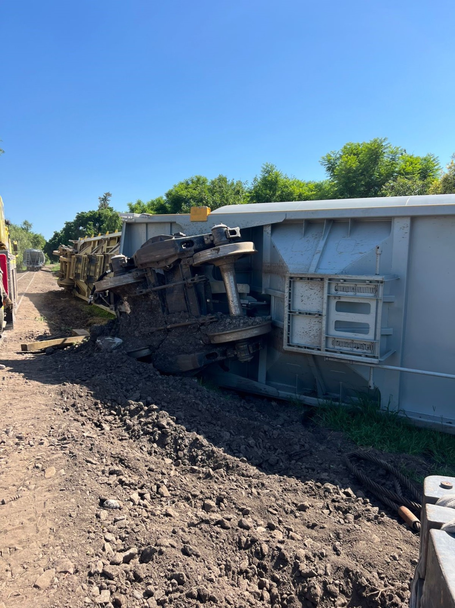 A 13 días del descarrilamiento en barrio Sargento Cabral, arrancó la remoción de los vagones del Belgrano Cargas. Foto: El Litoral
