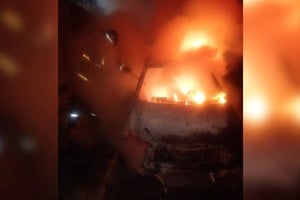 El auto sufrió daños totales. Foto: El Litoral