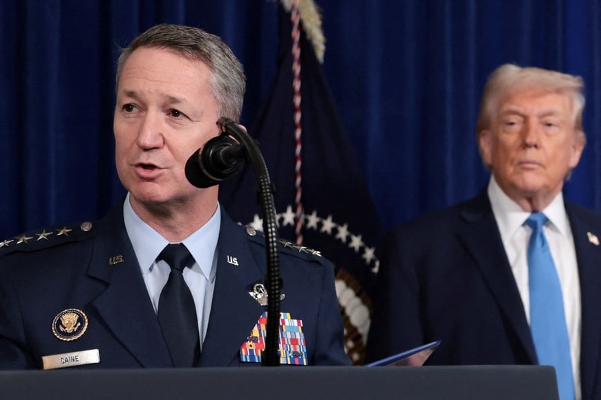 General Dan Caine, Chairman of the Joint Chiefs of Staff, speaks as U.S. President Donald Trump looks at him during a press conference following a U.S. strike on Venezuela where President Nicolas Maduro and his wife, Cilia Flores, were captured, from Trump's Mar-a-Lago club in Palm Beach, Florida, U.S., January 3, 2026. REUTERS/Jonathan Ernst     TPX IMAGES OF THE DAY