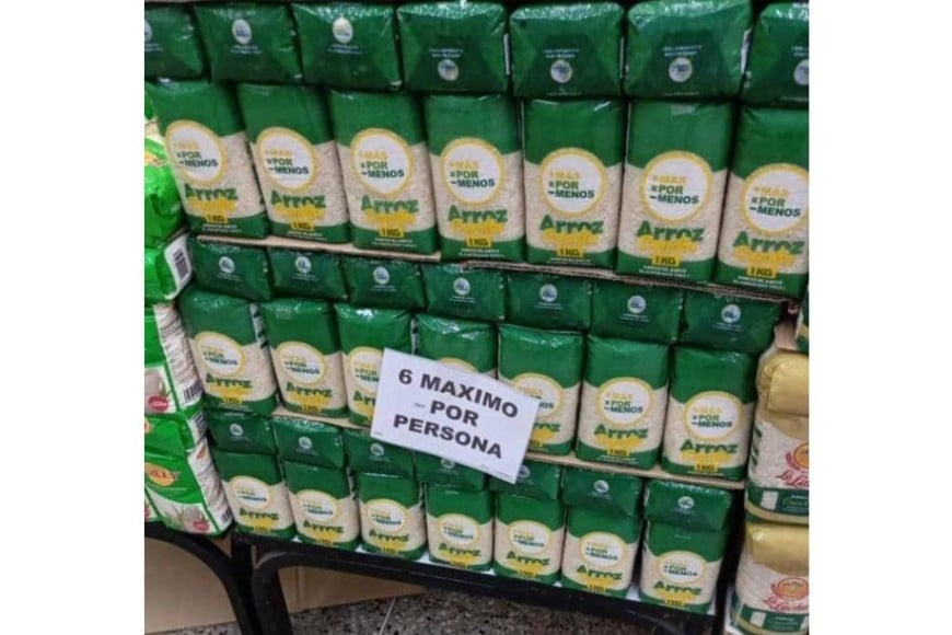 Colas para conseguir agua, alimentos por unidades y combustible en medio de la incertidumbre y el temor a una escalada del conflicto. Crédito: Gentileza