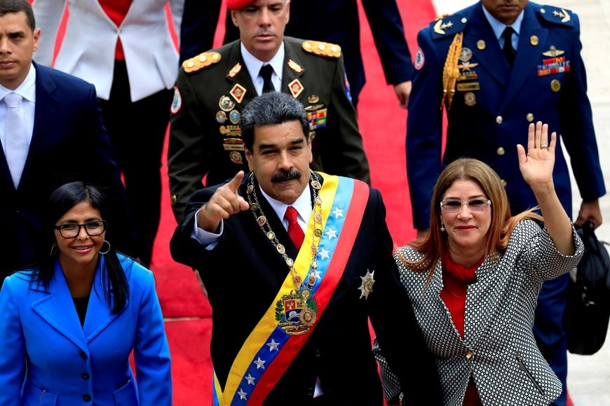 FILE PHOTO: Venezuela's President Nicolas Maduro, flanked by his wife Cilia Flores and National Constituent Assembly President Delcy Rodriguez, arrives for a special session of the National Constituent Assembly to take oath as re-elected President at the Palacio Federal Legislativo in Caracas, Venezuela May 24, 2018. REUTERS/Marco Bello     TPX IMAGES OF THE DAY/File Photo