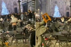 Videos muestran una violenta pelea y destrozos en la Piazza del Duomo.
