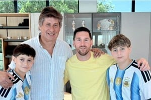Roly Santacroce compartió en redes sociales la imagen junto a Lionel Messi.